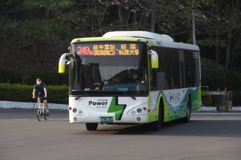 台中市四方客運今天傳出公司積欠薪資駕駛集體請假，經協調，晚上已逐步恢復，明天會全部恢復。（市府提供）