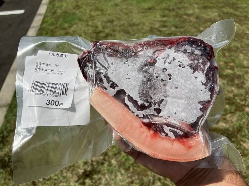 日本许多地区有食用鲸豚的习惯，不过日前有海洋保育团体表示，有海产店铺贩售的海豚肉汞含量严重超标近100倍，专家警告，定期食用海豚肉恐怕将影响人民健康。（翻摄自Twitter@pay_2_cum）(photo:LTN)