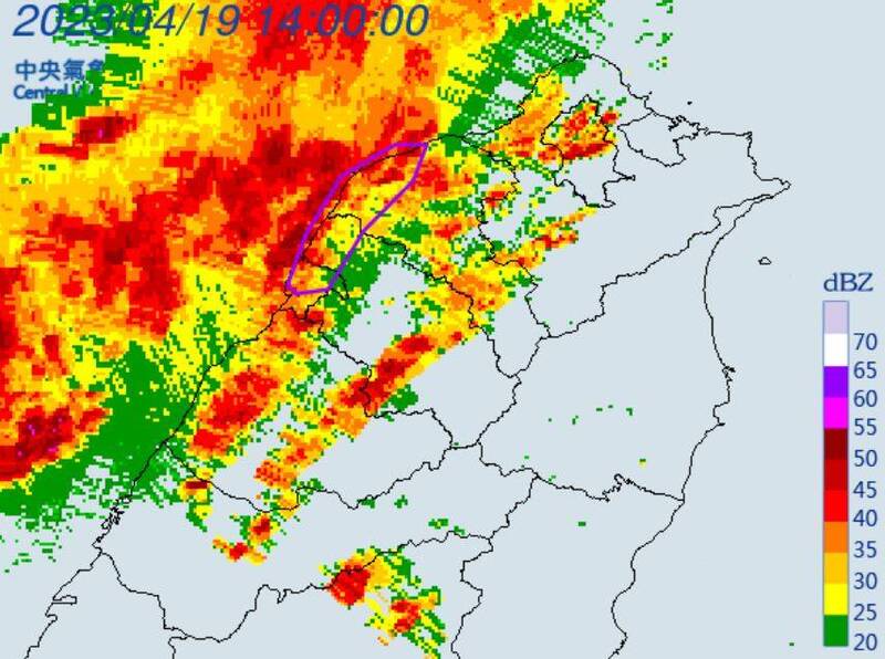 今年第1號大雷雨即時訊息發布，桃竹竹慎防劇烈降雨、雷擊、9級以上強陣風。（圖擷自中央氣象局）