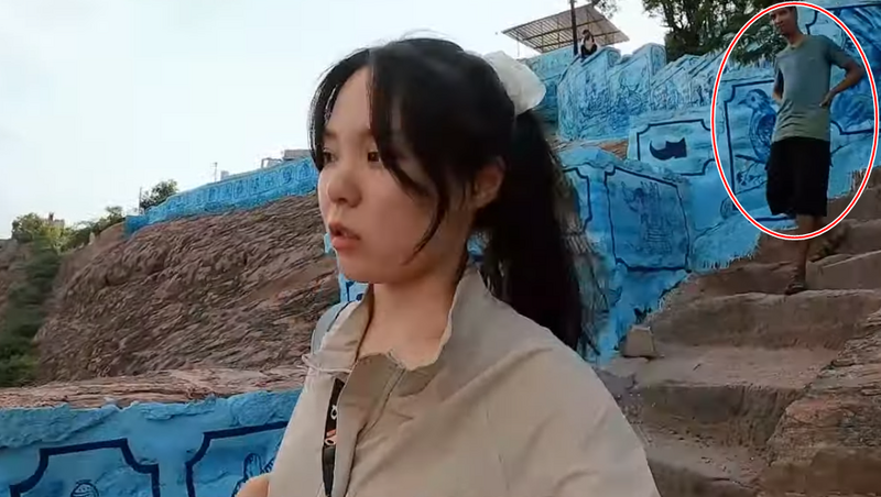 南韩女YouTuber「젠배배JennBae」近日到印度旅游遭当地男子跟踪性骚。（图翻摄自「젠배배 JennBae」YT）(photo:LTN)