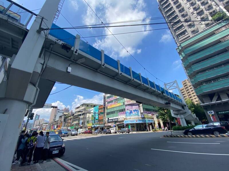 新店區千禧陸橋將進行拆除工程。（新北市工務局提供）