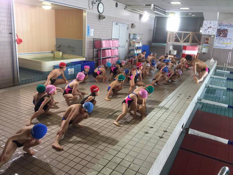 日本富山县高冈市Opus健身房泳池，发生5岁男童在游泳课溺水不治的事件。Opus健身房游泳课示意图，与本新闻无关。（图撷自「オーパスフィットネス&スイミングクラブ高冈」脸书）(photo:LTN)