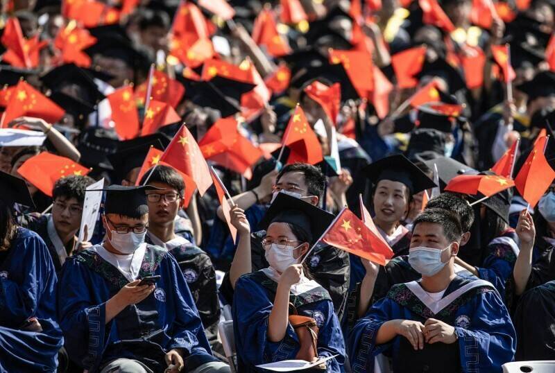 中国经济衰退加剧，使民企掀倒闭与裁员潮，增强中国大学毕业生报考公务员的意愿。（路透资料照）(photo:LTN)