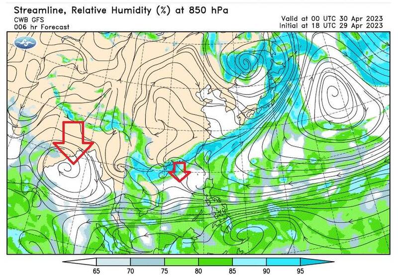 鄭明典PO出一張850百帕的流線和相對溼度圖，孟加拉灣及南海偏乾，坦言台灣恐還會持續一段偏乾的天氣。（圖擷自鄭明典臉書）