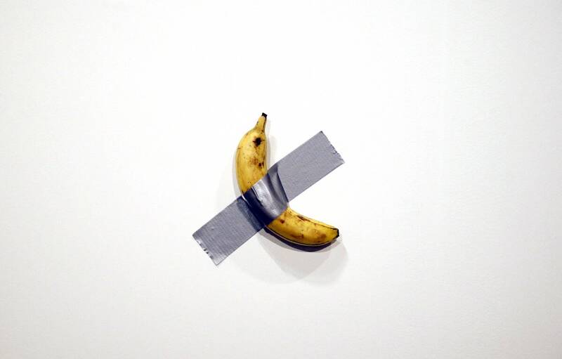 用胶带贴在墙上的香蕉艺术「丑角」，在南韩展出时被大学生吃掉。（欧新社）(photo:LTN)