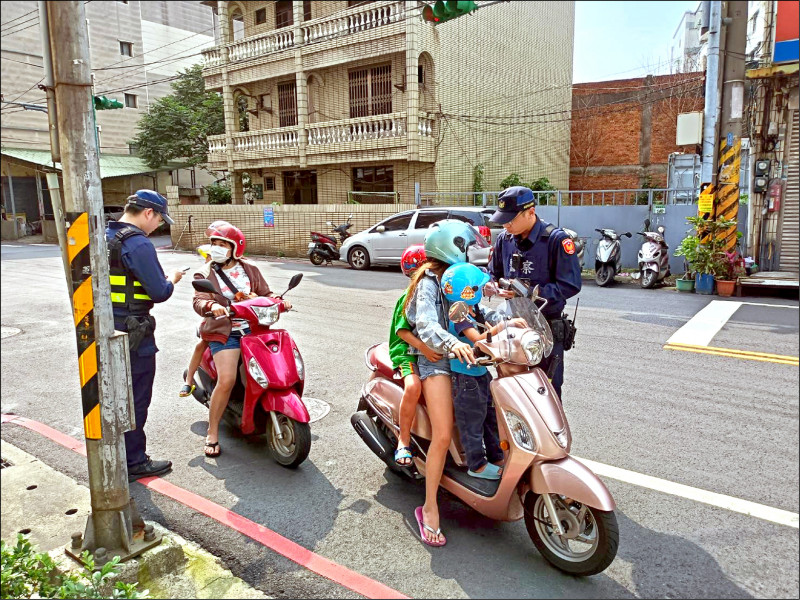 配合「全國同步擴大取締路口不停讓行人執法專案勤務」，桃園警方將強力執法。（桃園警分局提供）