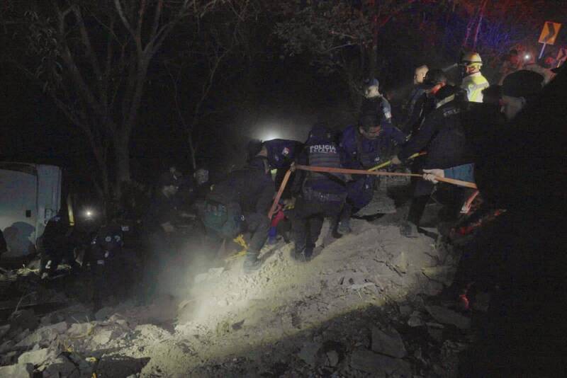 墨西哥西部纳亚里特州当地时间4月29日晚间发生游览车翻覆事故，已知至少造成18死、33伤。（路透）(photo:LTN)