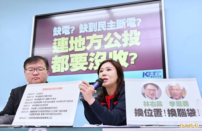 圖為國民黨立法院黨團上月27日舉行「缺電? 缺到民主斷電? 連地方公投都要沒收？」記者會，立委李德維（左）、台北市議員李彥秀（右）出席說明。（資料照）