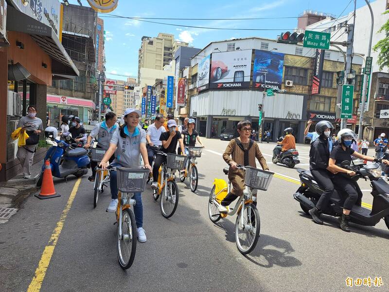 高虹安說，竹市YouBike使用率提升，今年1到4月累計超過43萬人次，從啟用至今總騎乘人數超過815萬人次，YouBike已成為民眾生活中便利的交通工具。
（記者洪美秀攝）