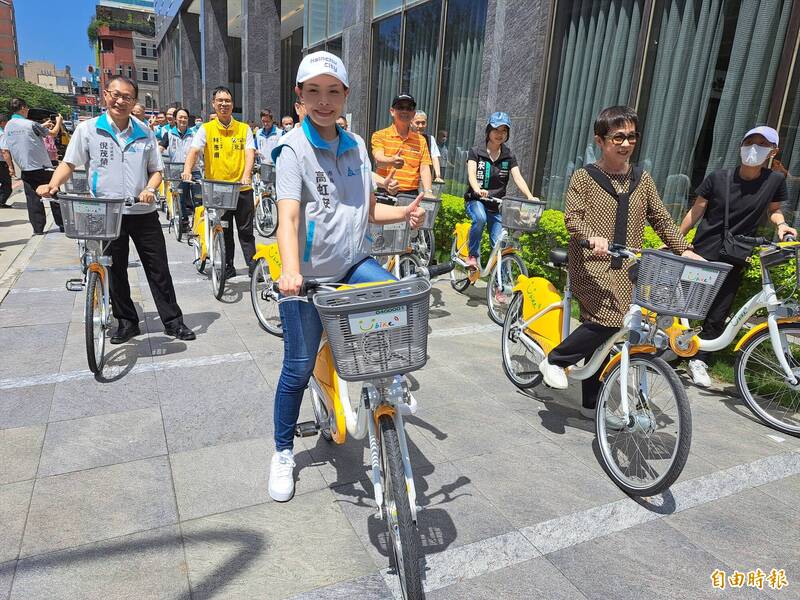 高虹安說，竹市YouBike使用率提升，今年1到4月累計超過43萬人次，從啟用至今總騎乘人數超過815萬人次，YouBike已成為民眾生活中便利的交通工具。
（記者洪美秀攝）