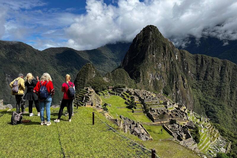 Peruvian Police Arrest And Detain 2 Men Who Took Nude Photos On Machu Picchu Yqqlm Daily News