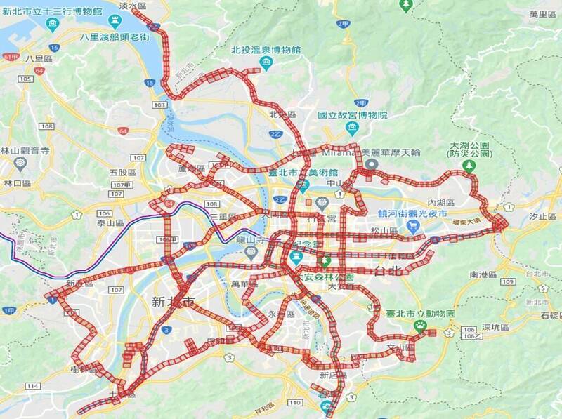 依據「大眾捷運系統兩側禁建限建辦法」第九條，禁限建範圍內的建築物申請相關執照時，檢具文件向主管建築機關申請，建管機關會商捷運主管機關審核同意後發給，圖為台北都會區大眾捷運系統兩側禁限建範圍。（圖取自台北市捷運工程局官網）