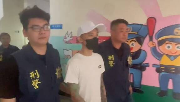 東港警方火速壓制強制擄人案件。（警方提供）