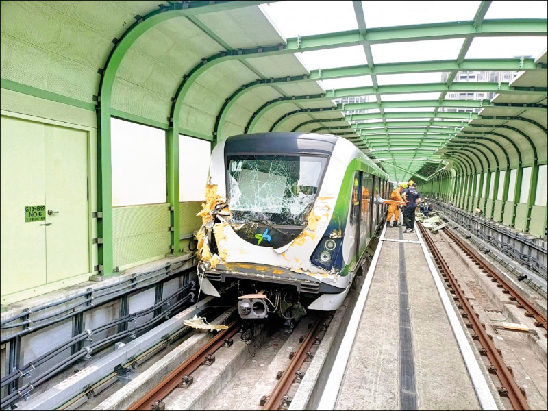 台中捷運10日發生興富發建案吊臂掉落軌道，列車煞車不及撞上，釀成1死10傷重大事故。（中市府提供）