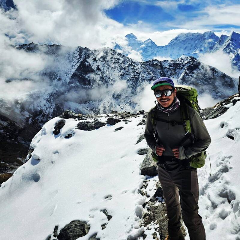 一名尼泊爾官員表示，尼泊爾雪巴嚮導帕桑．達瓦．雪巴（Pasang Dawa Sherpa）今天第26度登頂聖母峰（Mount Everest），成為全球第2位實現此壯舉的人。（擷自臉書）