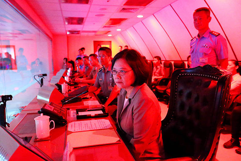 President Tsai Ing-wen watches a screen during a briefing at the Ministry of National Defense’s Joint Operations Command Center, also known as the Hengshan Command Center, on June 7, 2016.
Photo courtesy of the Military News Agency
