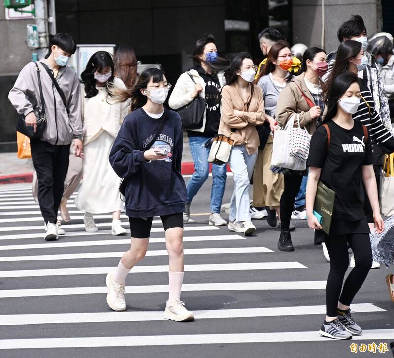 今日各地氣溫回升，預估西半部可以來到29到32度，尤其南部近山區溫度會再更高，而東半部雲量較多，高溫為27、28度。（資料照）