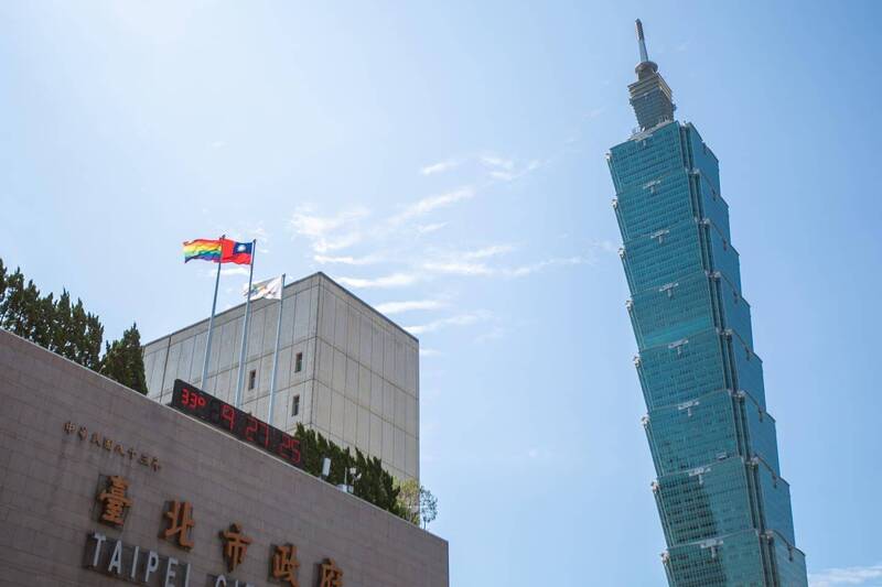 517是國際反恐同日，台北市長蔣萬安臉書PO出北市府升起彩虹旗，以示響應性別平等。（取自蔣萬安臉書）