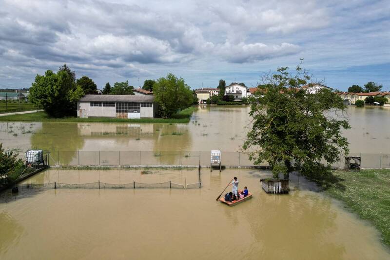 義大利東北部豪雨成災，許多地方成一片汪洋。（路透）