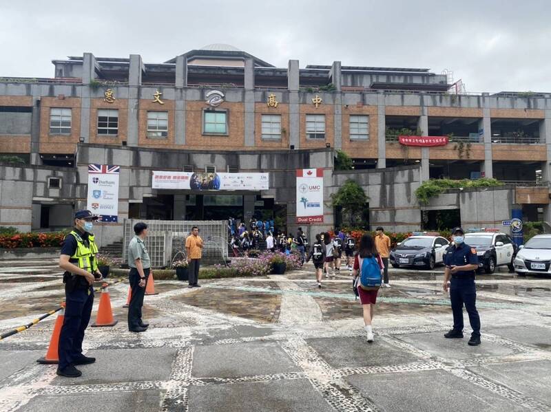 台中教育局接獲2恐嚇電郵，警表示加強巡邏會考考場。（市府提供）