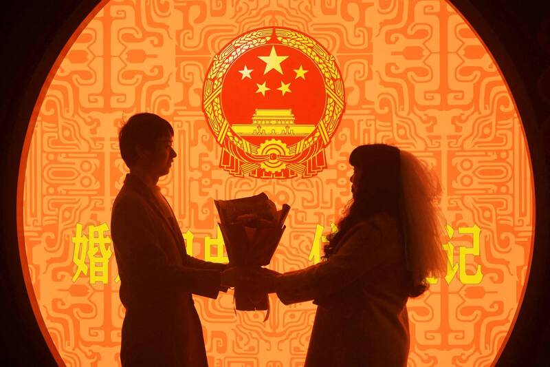 刚过去的5月20日是中国民众结婚的热门日子，但今年结婚登记人数相较于去年大幅减少，离婚人数则快速增加。（路透档案照）(photo:LTN)