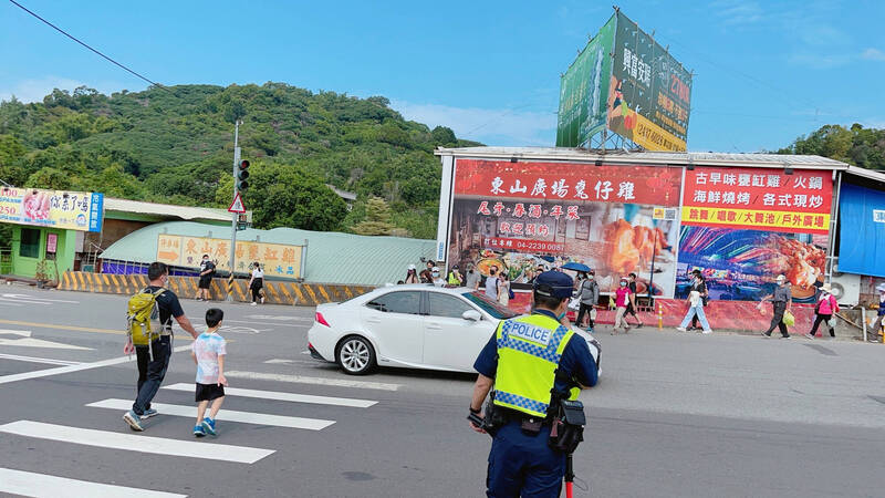 台中市警局5月22日起再展開為期2周的「行人高發事故路口精緻執法」專案。（警方提供）