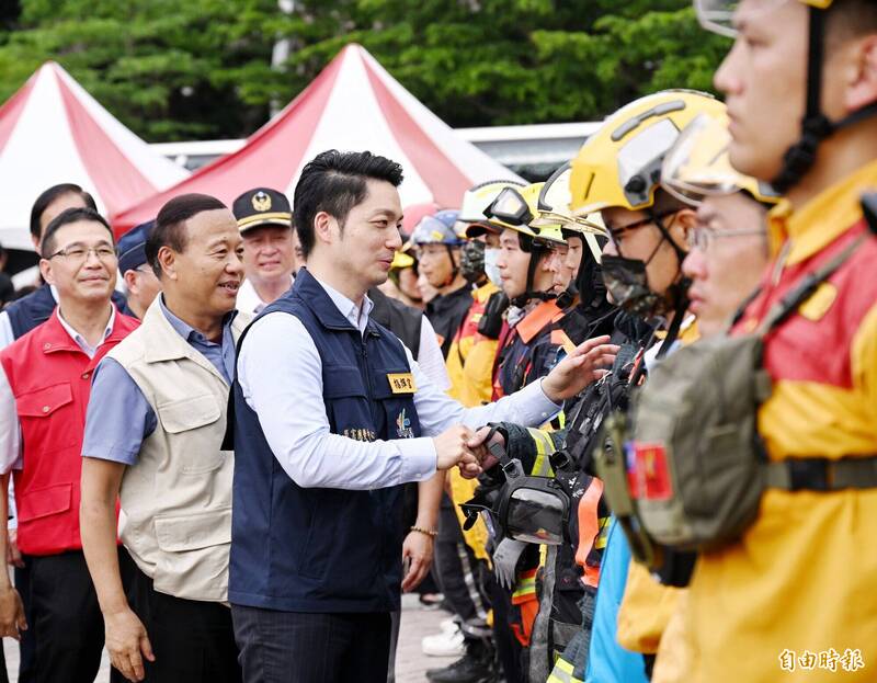 台北市中正區80歲鄭姓鄰長收到民防人員召集通知，掀起網路熱議。圖為本月4日台北市政府全民防衛動員暨災害防救演習實兵演練，也是屬於民防一環，市長蔣萬安擔任指揮官。（資料照，記者方賓照攝）