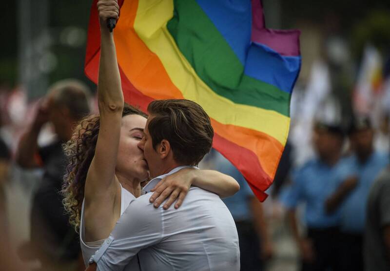 歐盟人權法院23日裁定，羅馬尼亞當局必須將同性婚姻合法化。（法新社）