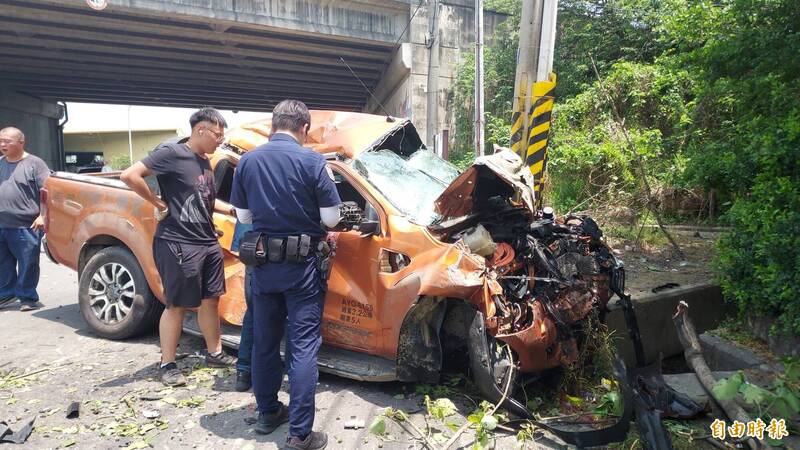 國3嘉義水上段重大車禍 皮卡飛車衝下邊坡撞毀 - 社會 - 自由時報電子報