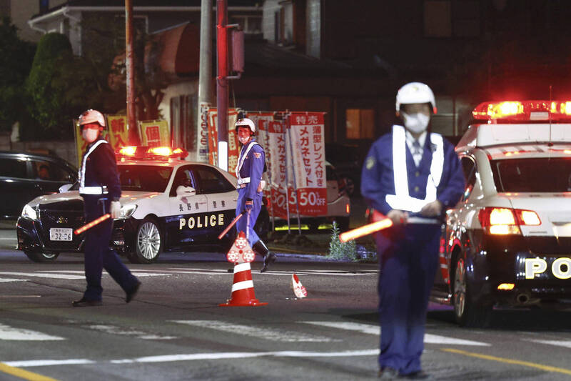 日本长野县中野市昨惊传有男子持刀及霰弹枪攻击民众的事件，在历经数小时的对峙后，警方在今晨4点37分逮捕涉案兇嫌。（美联社）(photo:LTN)