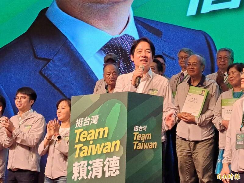 副總統賴清德今天下午出席新竹市信賴台灣之友會，強調新竹是台灣重要戰略城市，更透露他是新竹市的親家，因為媳婦就是新竹市人。（記者洪美秀攝）
