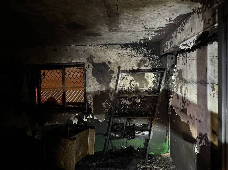 民宅受損最嚴重在二樓房間，疑似為起火點。（澎湖縣政府消防局提供）