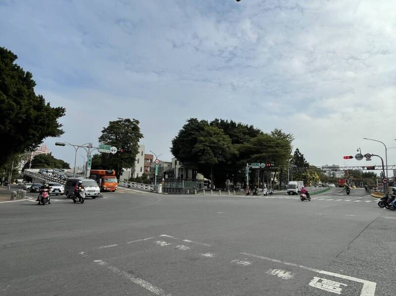 南市北區開元陸橋預計7月5日封閉施工拆除,交通局請用路人提前改道行駛。(台南市政府提供) 南市北區開元陸橋預計7月5日封閉施工拆除,交通局請用路人提前改道行駛。(台南市政府提供)