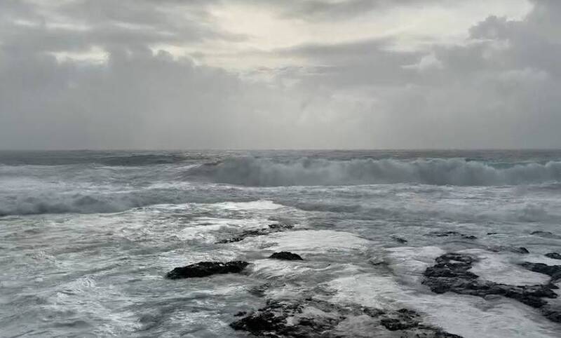 蘭嶼今天浪大。（記者黃明堂翻攝）