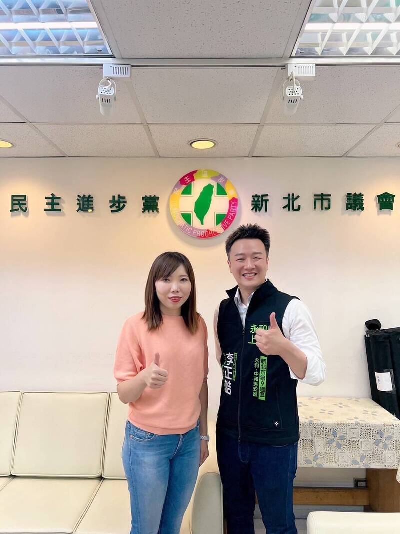 參選第9選區立委的李正皓（右），拜會民進黨議員張維倩。（李正皓提供）