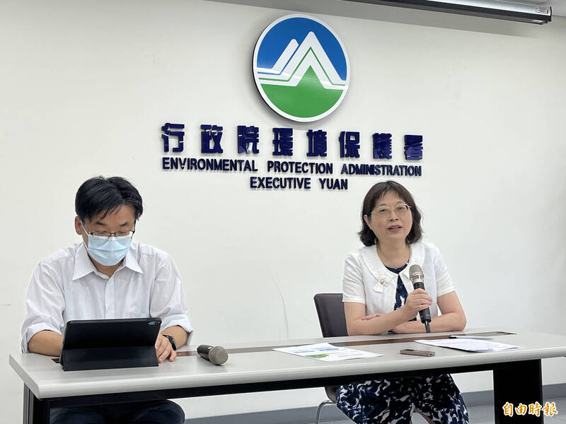 環保署今表示,6月底前將預告溫室氣體自願減量專案管理辦法草案,以增加未來碳權交易所的國內碳權量。(記者陳嘉怡攝) 環保署今表示,6月底前將預告溫室氣體自願減量專案管理辦法草案,以增加未來碳權交易所的國內碳權量。(記者陳嘉怡攝)