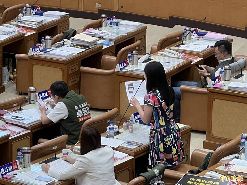 民進黨議員齊聲批評侯市府對於新北幼兒園餵藥案處理牛步。（記者許倬勛攝）