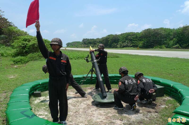 我國在太平島附近海域實彈射擊操演。（資料照）