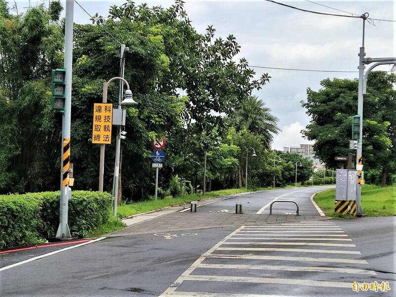 桃林鐵路自行車路廊沿線設置有10處科技執法，嚴格取締擅闖的車輛。（記者鄭淑婷攝）