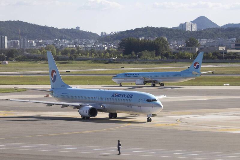 南韩大韩航空巴黎飞首尔航班延误18个小时，航空公司的离谱处理方式让乘客怒吼。大韩航空客机示意图。（彭博）(photo:LTN)