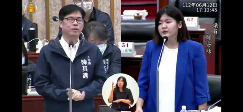 高市議員鄭安秝不滿官員不清楚鳳山特色活動，陳其邁搶答開漳聖王廟。（記者王榮祥翻攝）