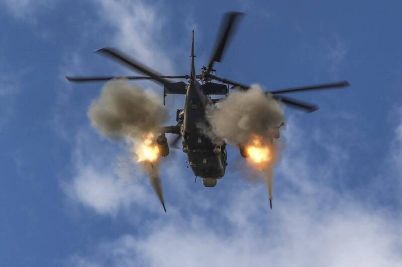 俄羅斯現役空軍中尉、攻擊直升機導航員叛逃至立陶宛，揭露出俄軍相當不堪的損失狀況。俄國Ka-52攻擊直升機示意圖。（美聯社）