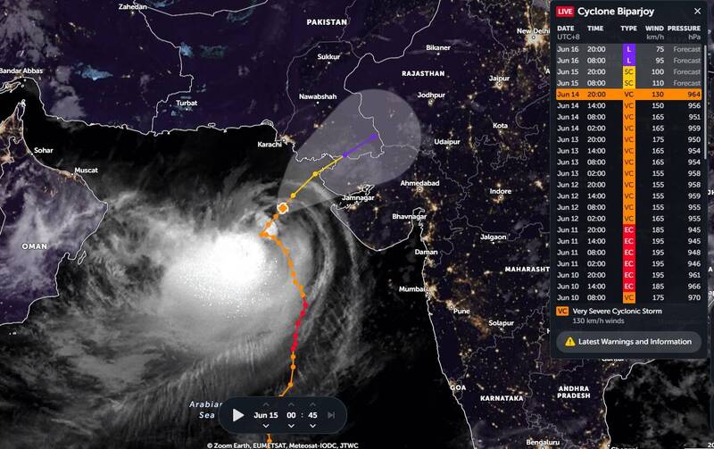強烈氣旋直撲印度、巴基斯坦 逾10萬人急撤離