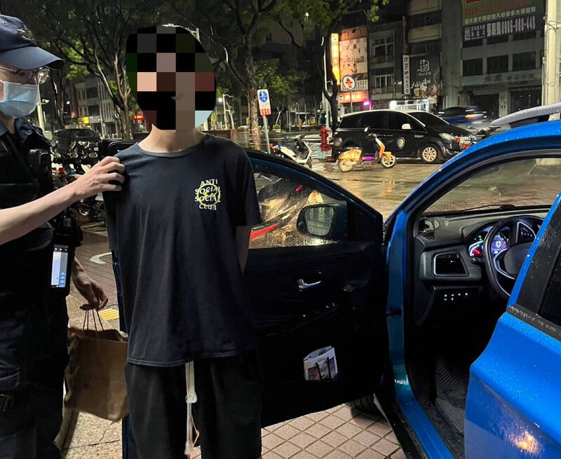 車內放大批毒品被高雄保大特警查獲，他稱自己吸食，警方懷疑不單純，追查流向。（民眾提供）