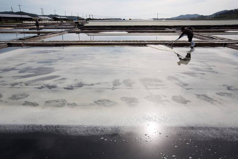 憂福島核廢水排放汙染 南韓民眾搶購食鹽、價格暴增83％