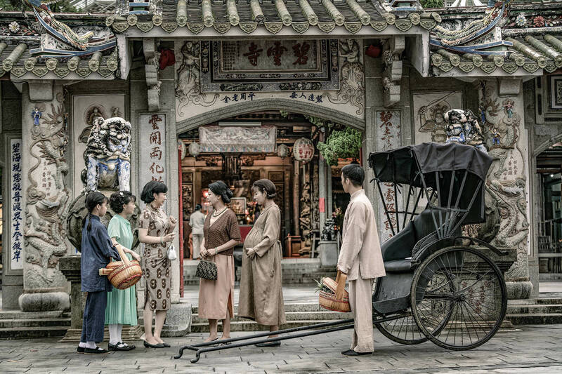 公視時代生活劇《牛車來去》在台南多地取景，帶動追劇旅遊潮，南市觀光旅遊局推出景點指南，即日起免費索取。（南市觀旅局提供）