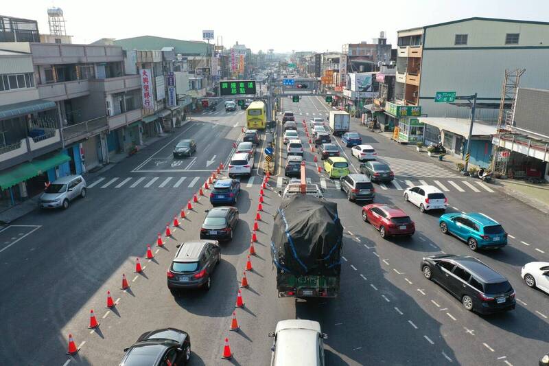 屏鵝公路將視車流狀況機動實施調撥車道。（屏東縣警察局提供）