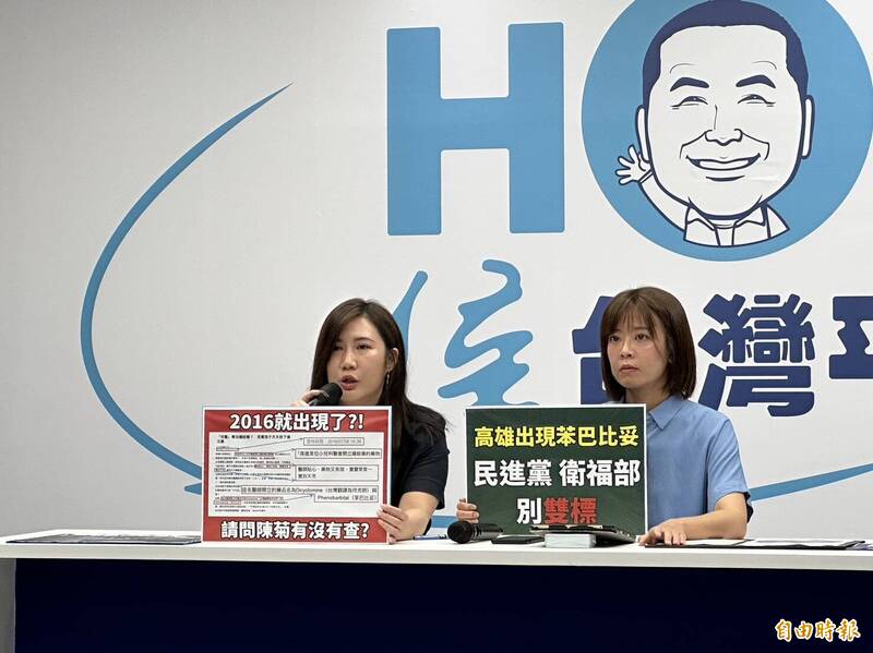 高雄查出不當用藥案例，侯友宜競辦發言人柳采葳（左）、江怡臻（右）批評民進黨雙標看待新北、高雄案例。（記者甘孟霖攝）