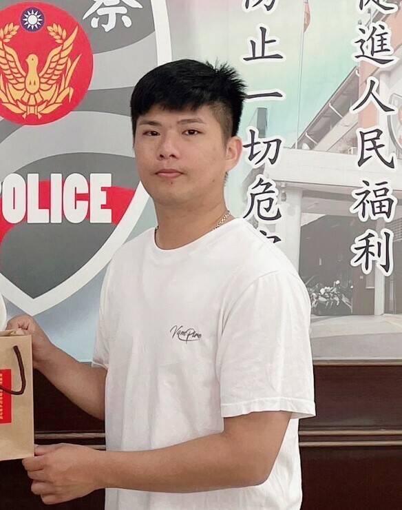 陳柏憲曾在實習時，徒手逮捕毒蟲。（讀者提供）