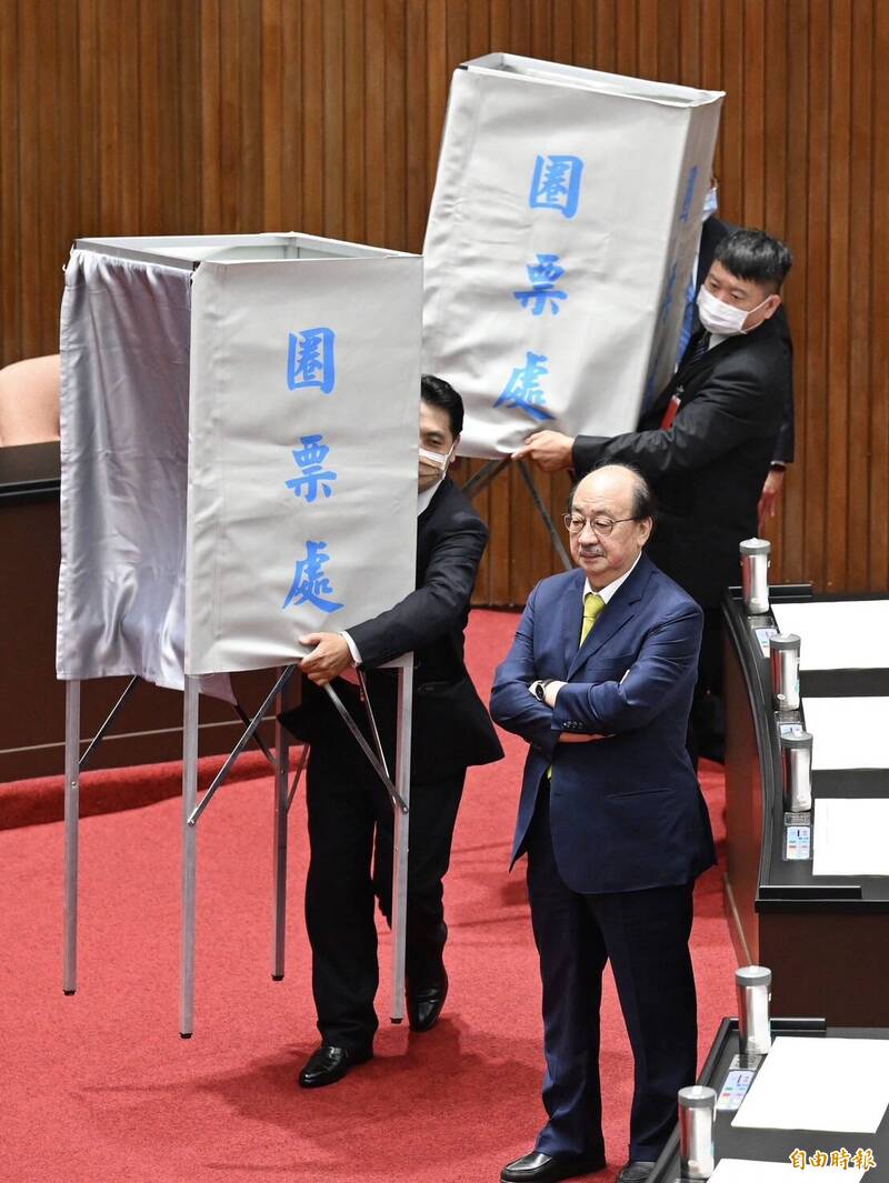 立法院21日針對4名大法官被提名人行使人事同意權，民進黨團發出甲級動員令，國民黨團及民眾黨團表態拒投也不進場，民進黨團總召柯建銘受訪時強調，有信心一定會過半。（記者羅沛德攝）